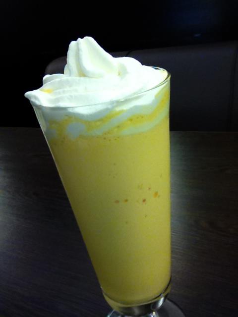 میلک شیک تمام 10 طعم بستنی برای شیک ها موجود است