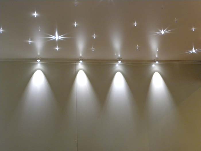 فیبرنوری به همراه کیریستال و لامپ LED نسبت به شکل و سایز متفاوت است.